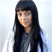 Profesora de anatomía y ciencias de la salud titulada en médico cirujano.